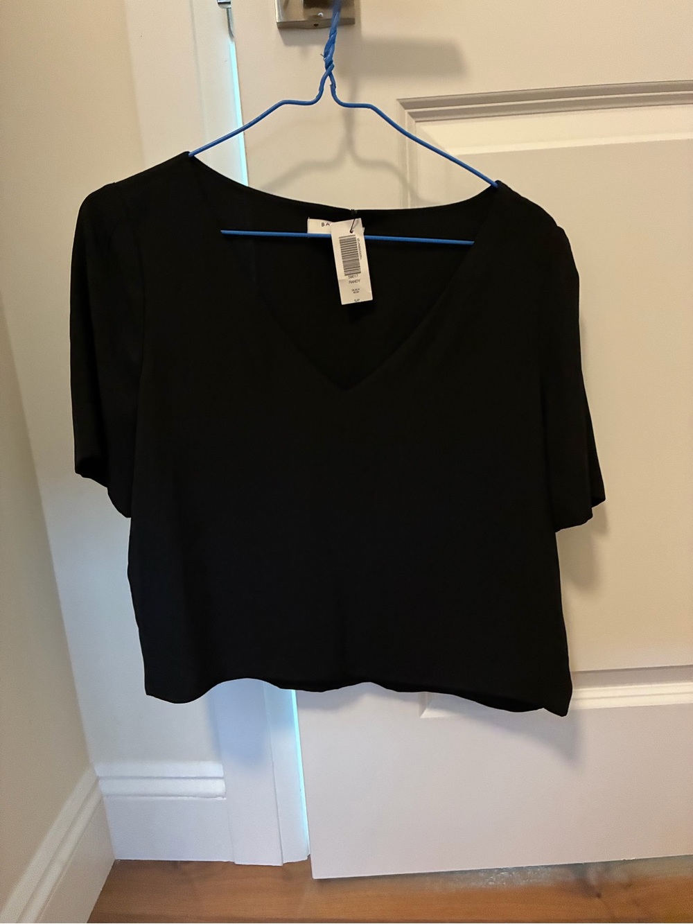 Babaton Randy Blouse Black V-Neck Cropped Short Sleeve Top bnwt
